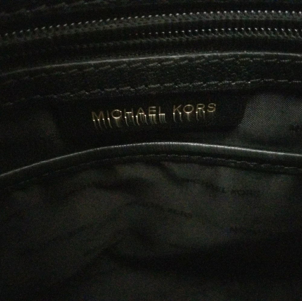 Michael Kors purse - Picture 3 of 7